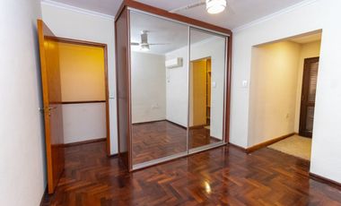 CASA EN BARRIO CANDIOTI CON COCHERA Y PILETA