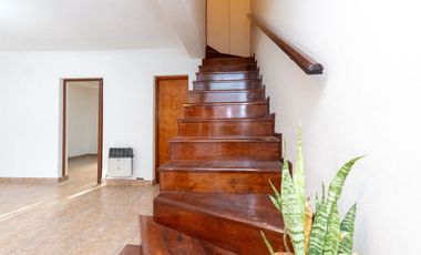 CASA EN BARRIO CANDIOTI CON COCHERA Y PILETA