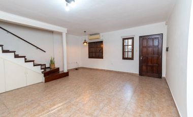CASA EN BARRIO CANDIOTI CON COCHERA Y PILETA
