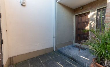 CASA EN BARRIO CANDIOTI CON COCHERA Y PILETA