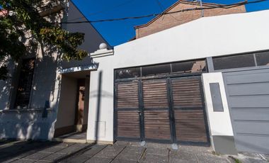 CASA EN BARRIO CANDIOTI CON COCHERA Y PILETA