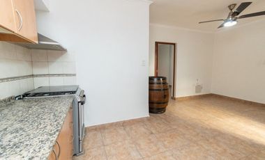 CASA EN BARRIO CANDIOTI CON COCHERA Y PILETA