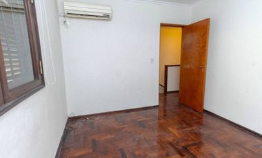 CASA EN BARRIO CANDIOTI CON COCHERA Y PILETA