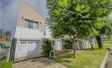 CHALET 4 AMBIENTES RECICLADO – LOS PINARES | Florisbelo 7200