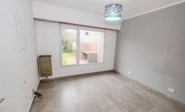 CHALET 4 AMBIENTES RECICLADO – LOS PINARES | Florisbelo 7200
