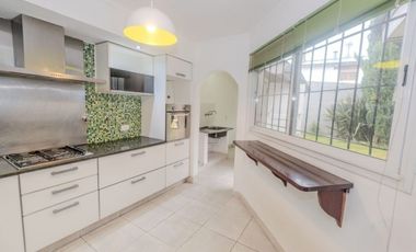 CHALET 4 AMBIENTES RECICLADO – LOS PINARES | Florisbelo 7200