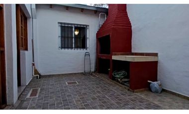 Casa en venta Buenos Aires 1004, 3 dorm + oficina, cocherA