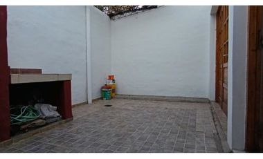 Casa en venta Buenos Aires 1004, 3 dorm + oficina, cocherA