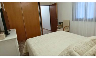 Casa en venta Buenos Aires 1004, 3 dorm + oficina, cocherA