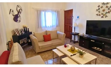 Casa en venta Buenos Aires 1004, 3 dorm + oficina, cocherA