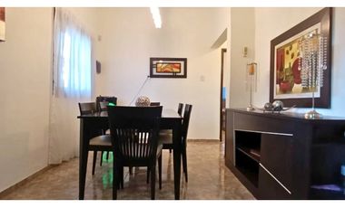 Casa en venta Buenos Aires 1004, 3 dorm + oficina, cocherA