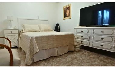 Casa en venta Buenos Aires 1004, 3 dorm + oficina, cocherA