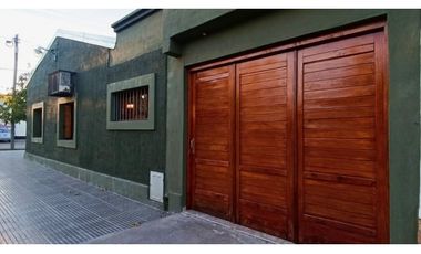 Casa en venta Buenos Aires 1004, 3 dorm + oficina, cocherA