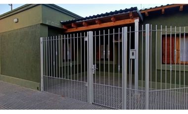 Casa en venta Buenos Aires 1004, 3 dorm + oficina, cocherA