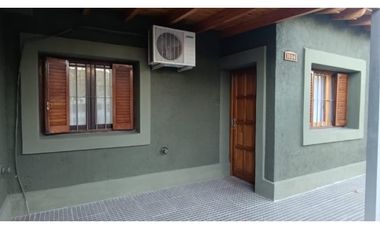 Casa en venta Buenos Aires 1004, 3 dorm + oficina, cocherA