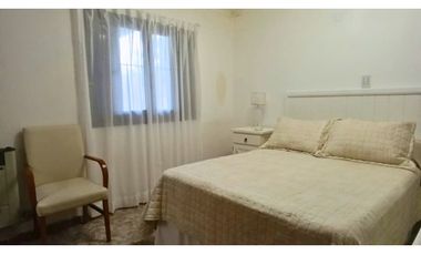 Casa en venta Buenos Aires 1004, 3 dorm + oficina, cocherA