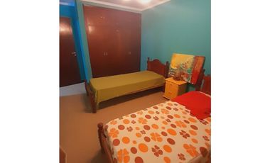 MUY COMODO Y DISTINGUIDO CHALET ESTILO MARINO EN CLAROMECO