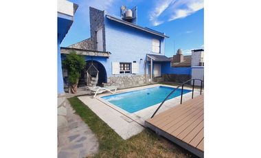MUY COMODO Y DISTINGUIDO CHALET ESTILO MARINO EN CLAROMECO