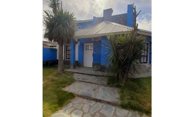 MUY COMODO Y DISTINGUIDO CHALET ESTILO MARINO EN CLAROMECO