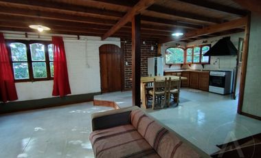 FINA PATAGONIA. Casa en alquiler c/ cochera en San Martin de los Andes