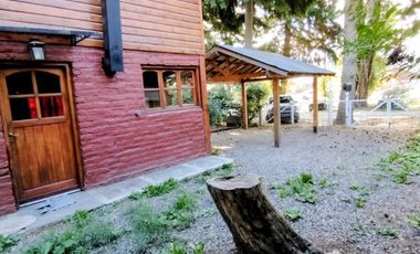 FINA PATAGONIA. Casa en alquiler c/ cochera en San Martin de los Andes