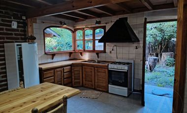 FINA PATAGONIA. Casa en alquiler c/ cochera en San Martin de los Andes