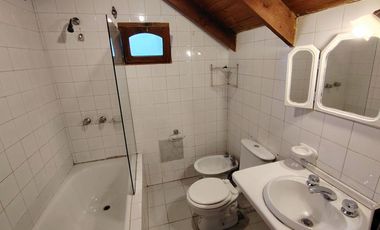FINA PATAGONIA. Casa en alquiler c/ cochera en San Martin de los Andes