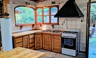 FINA PATAGONIA. Casa en alquiler c/ cochera en San Martin de los Andes