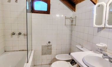 FINA PATAGONIA. Casa en alquiler c/ cochera en San Martin de los Andes