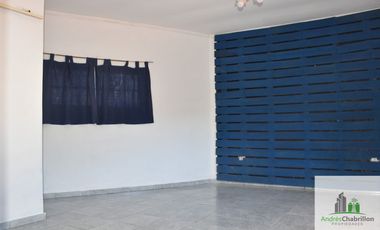 Casa con departamento en venta – ambas unidades alquiladas