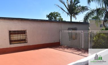 Casa con departamento en venta – ambas unidades alquiladas