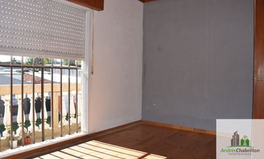 Casa con departamento en venta – ambas unidades alquiladas