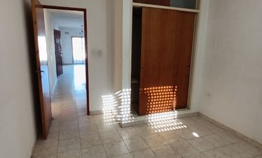 Departamento en alquiler en Isidro Casanova
