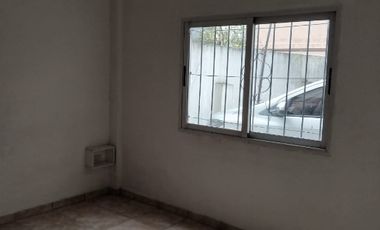 Departamento en alquiler en Isidro Casanova