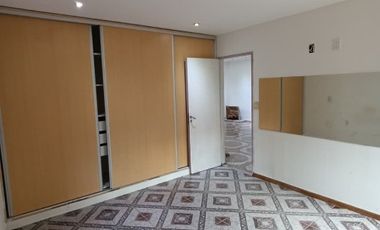 Departamento en alquiler en Isidro Casanova
