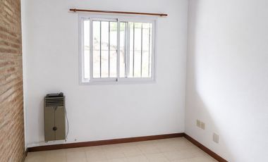 Alquiler de casa en Fátima 3 amb. con parrilla