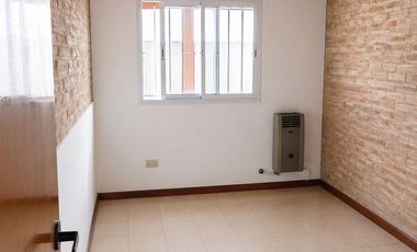 Alquiler de casa en Fátima 3 amb. con parrilla