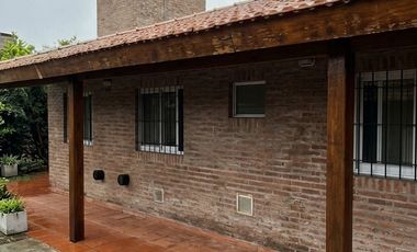 Alquiler de casa en Fátima 3 amb. con parrilla
