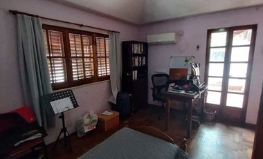 Gran Casa 8 ambientes, zona Parque Garay