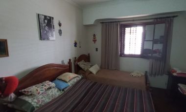 Gran Casa 8 ambientes, zona Parque Garay