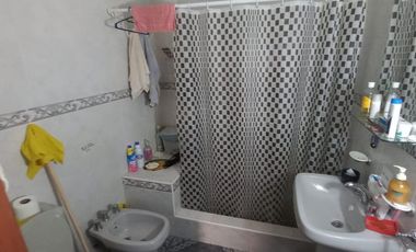 Gran Casa 8 ambientes, zona Parque Garay