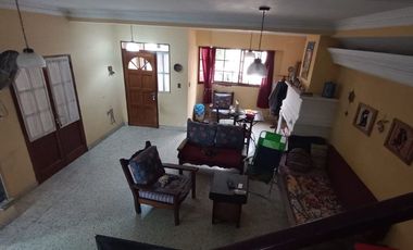 Gran Casa 8 ambientes, zona Parque Garay