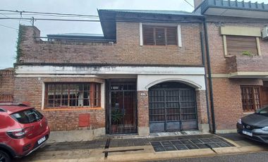 Gran Casa 8 ambientes, zona Parque Garay
