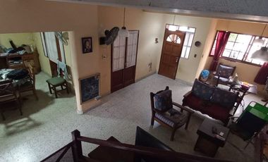 Gran Casa 8 ambientes, zona Parque Garay