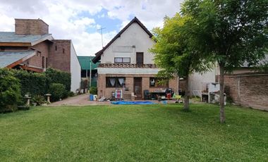 CASA VENTA 5 AMBIENTES LUIS GUILLON APTA CREDITO