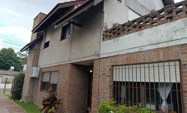 CASA VENTA 5 AMBIENTES LUIS GUILLON APTA CREDITO