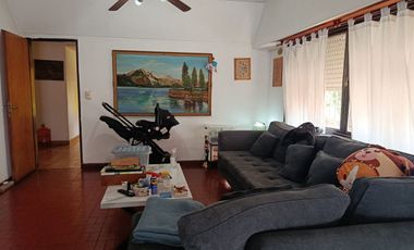 CASA VENTA 5 AMBIENTES LUIS GUILLON APTA CREDITO