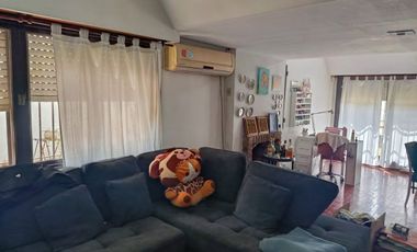 CASA VENTA 5 AMBIENTES LUIS GUILLON APTA CREDITO