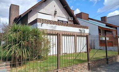 CASA VENTA 5 AMBIENTES LUIS GUILLON APTA CREDITO