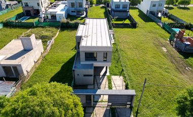 CASA VENTA GORINA 3/4 DORMITORIOS PARQUE PILETA
